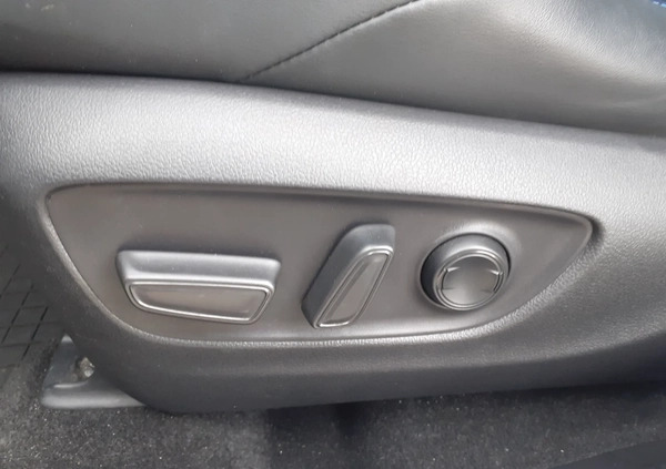 Toyota RAV4 cena 143700 przebieg: 64000, rok produkcji 2020 z Chęciny małe 436